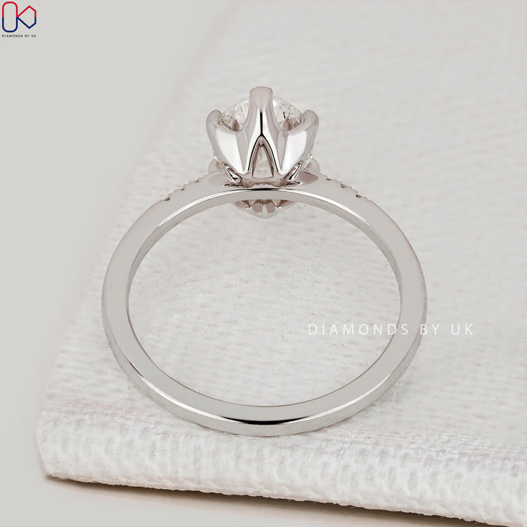 IGI Certified oval cut diamond ring design.
