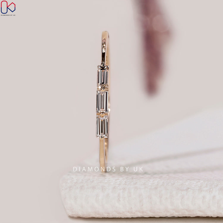 Baguette diamond wedding band with bar setting style.
