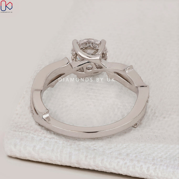 IGI Certified round cut diamond ring design.