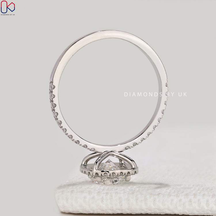 Round cut ring with halo and pavé setting.
