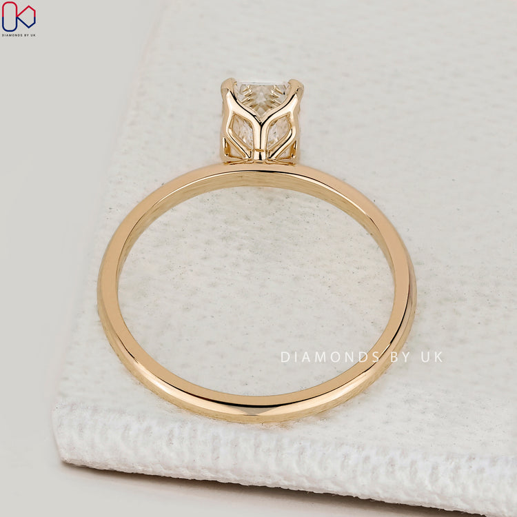 IGI Certified criss cut diamond solitaire ring.