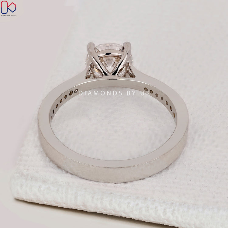 IGI Certified round cut diamond engagement ring