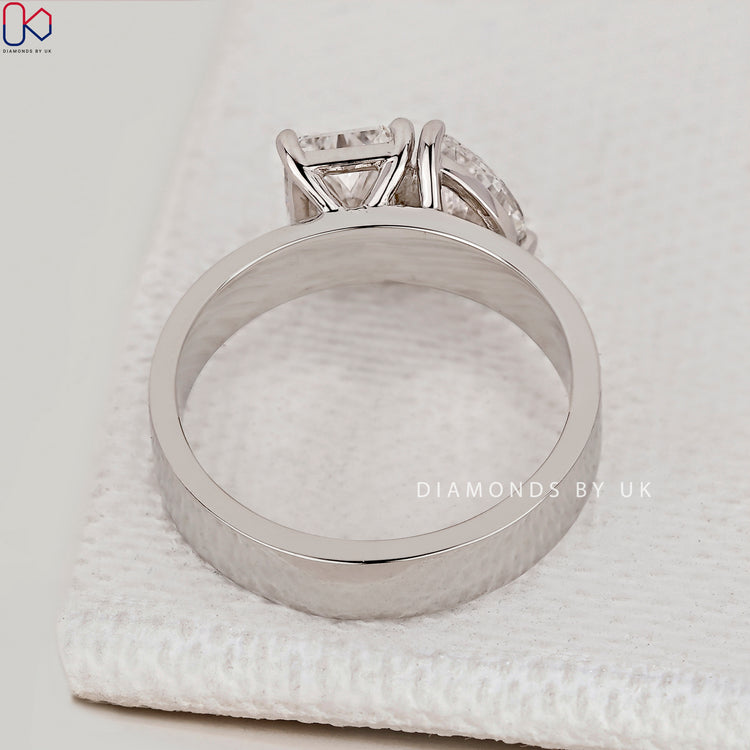 IGI Certified Toi et Moi diamond ring design.
