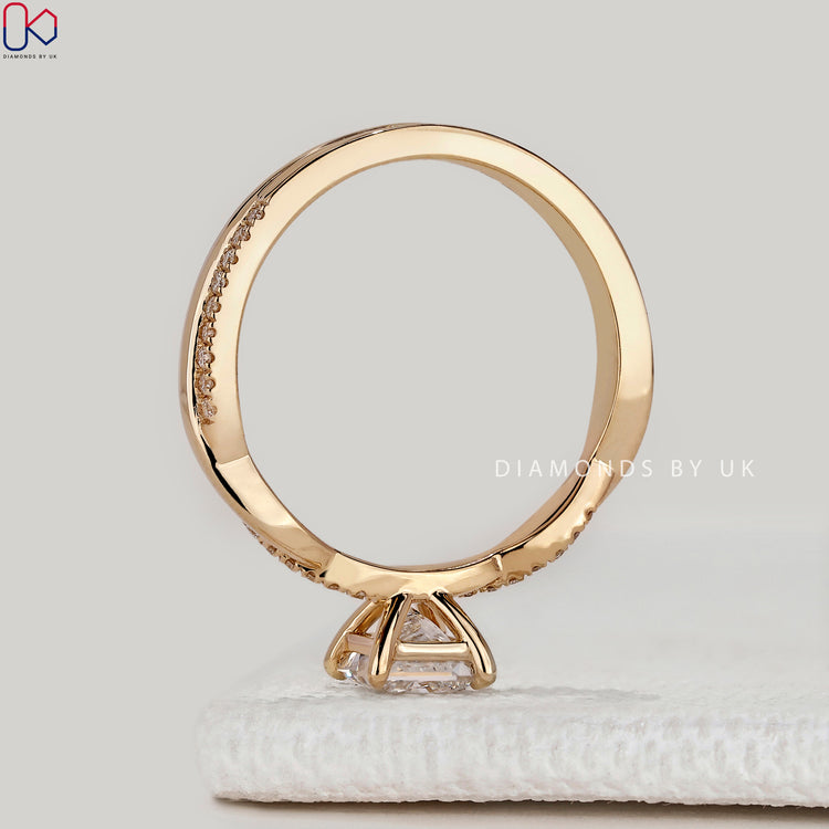 Princess cut ring with twisted pavé style.