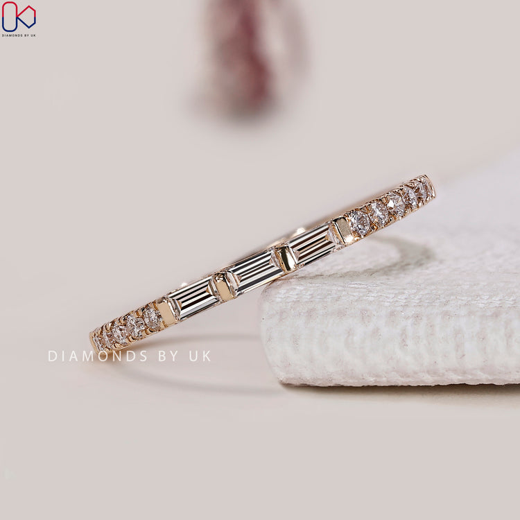 Half eternity band with baguette and round diamonds.
