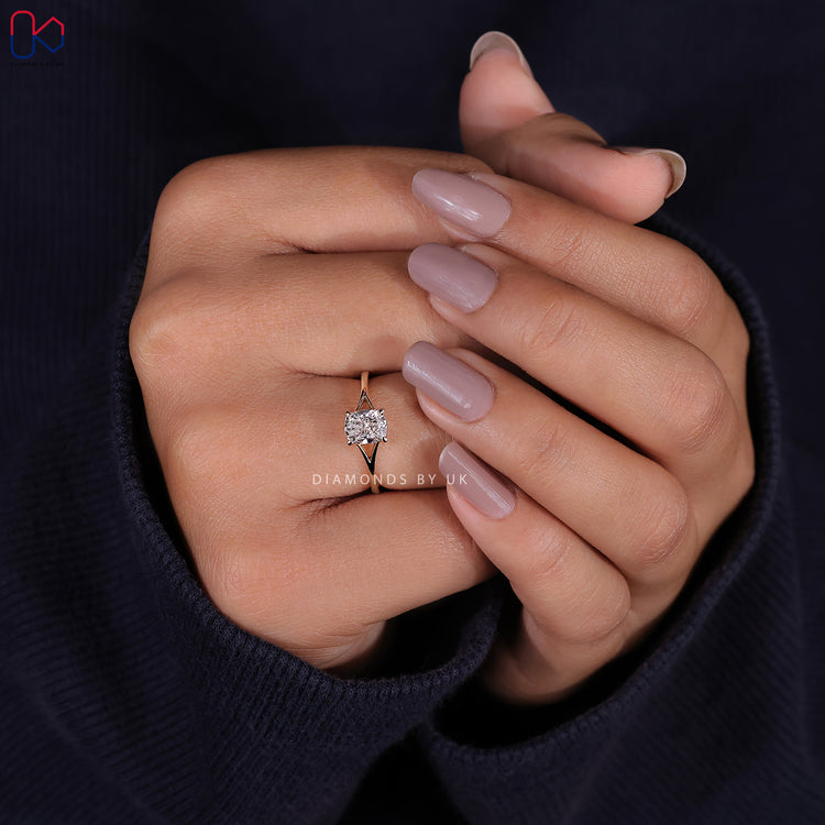 Cushion cut ring with IGI Certified diamond.