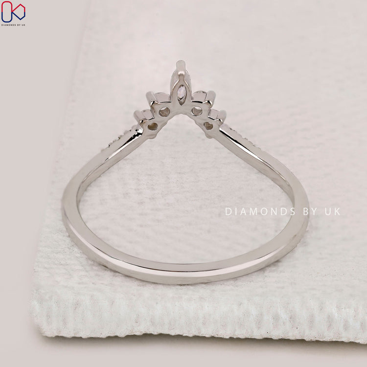 Handmade band in round wedding band style.
