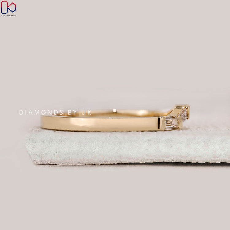 Handmade band in bar set wedding band style.
