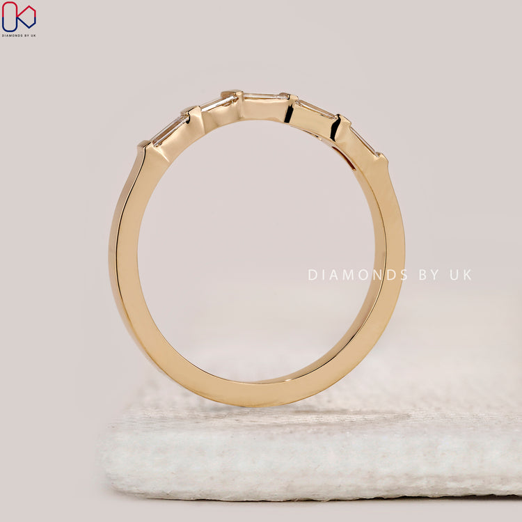 Diamondsbyuk band made as baguette diamond wedding band.
