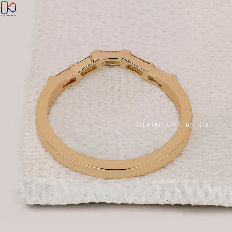 Handmade jewellery with curvy wedding band.
