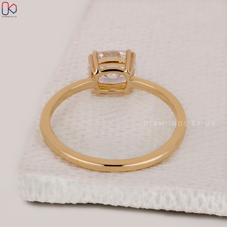 Elegant east to west radiant cut ring by Diamondsbyuk.
