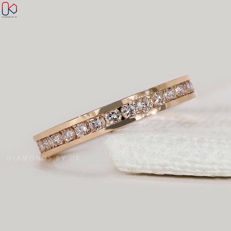 Buy wedding band in yellow gold.
