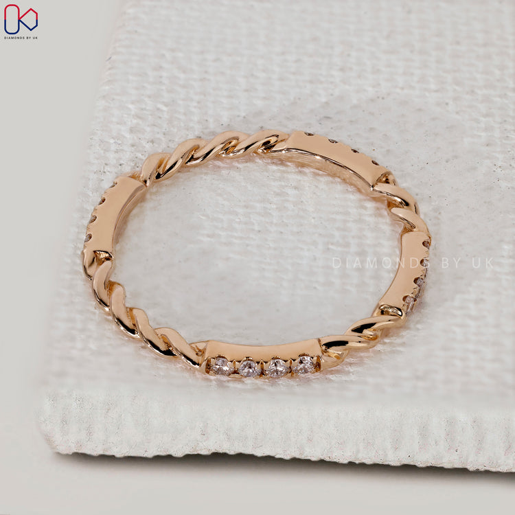 Buy wedding band in yellow gold.
