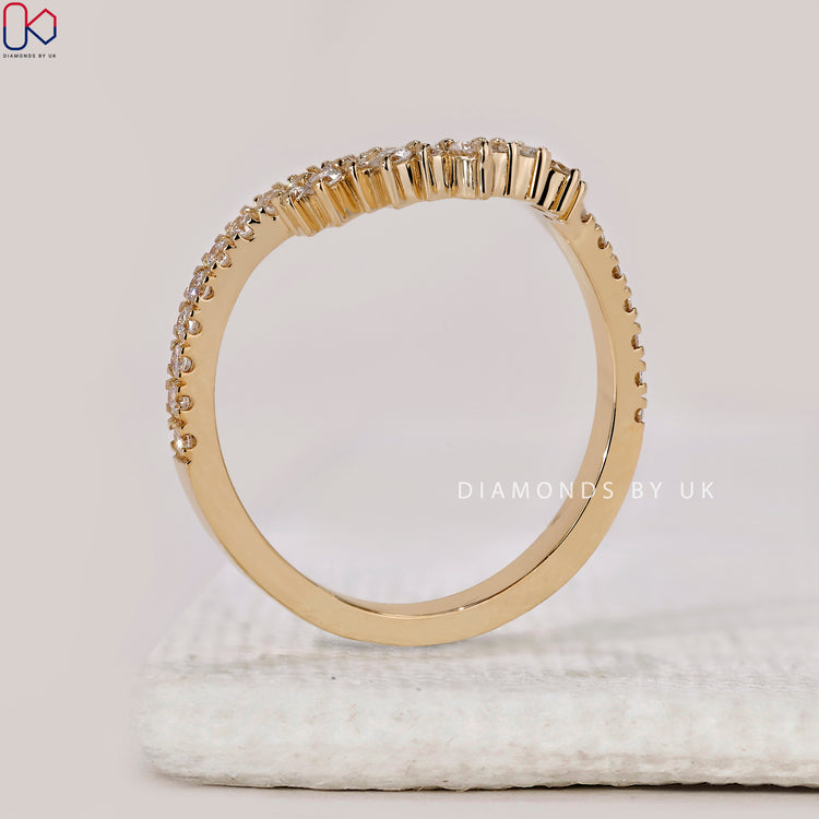 Buy wedding band in yellow gold wedding band design.
