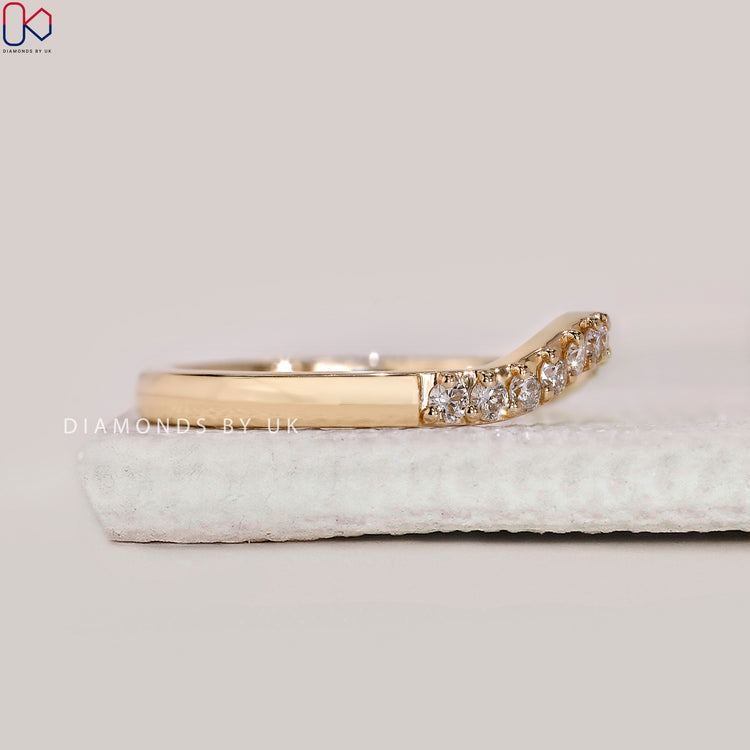 Diamondsbyuk band with u shaped wedding band.
