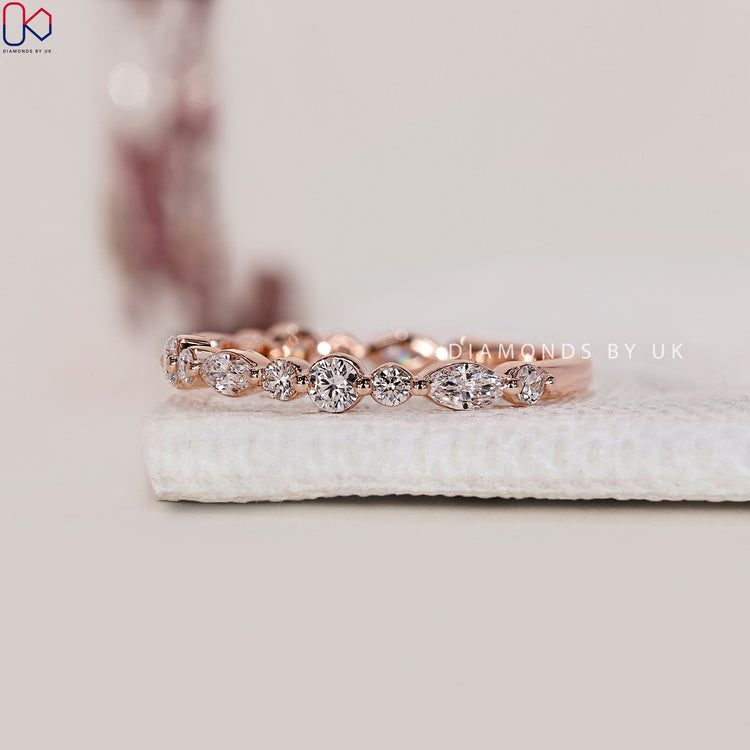 Handmade jewellery wedding band in yellow gold with shared prongs.
