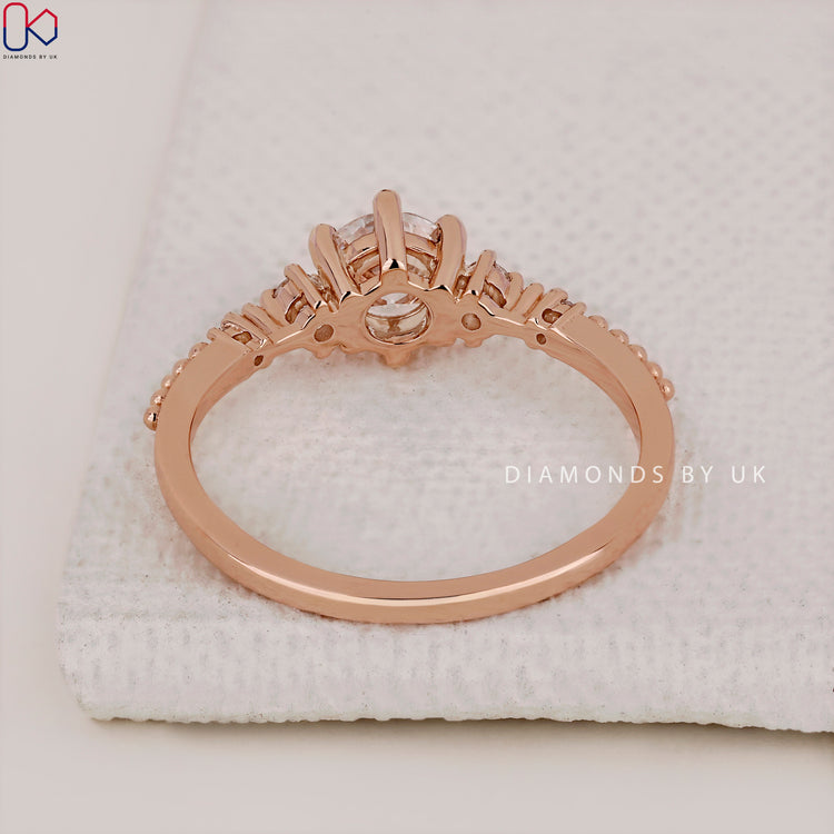 Handmade jewellery with exquisite details.
