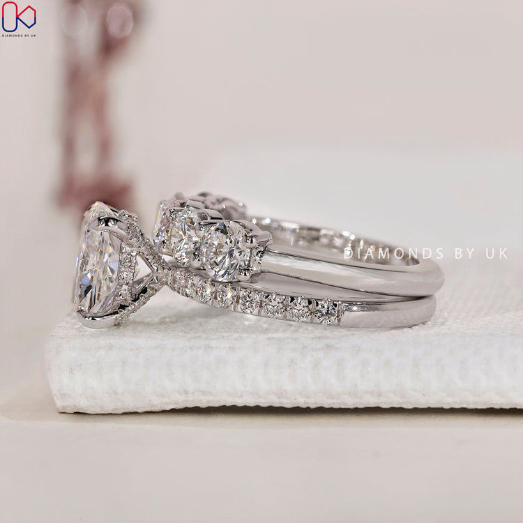 Handmade jewellery featuring a luxurious handmade bridal set.
