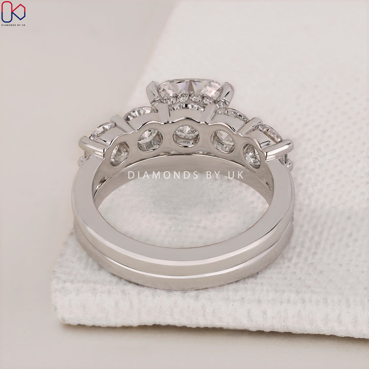 Bridal set white gold crafted for a timeless wedding look.
