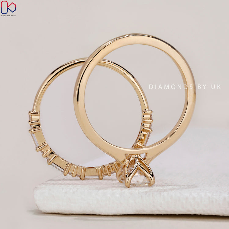 Baguette and round diamond band creating a sophisticated style.
