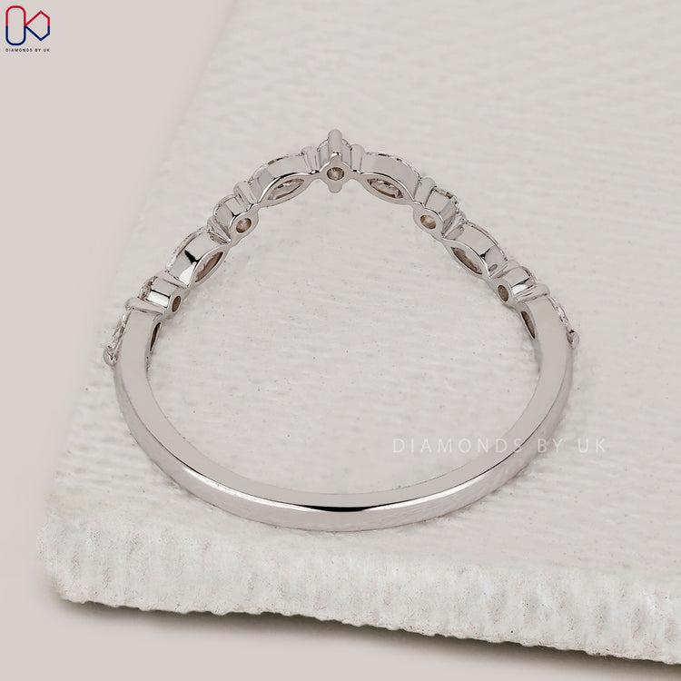 Buy wedding band in yellow gold.
