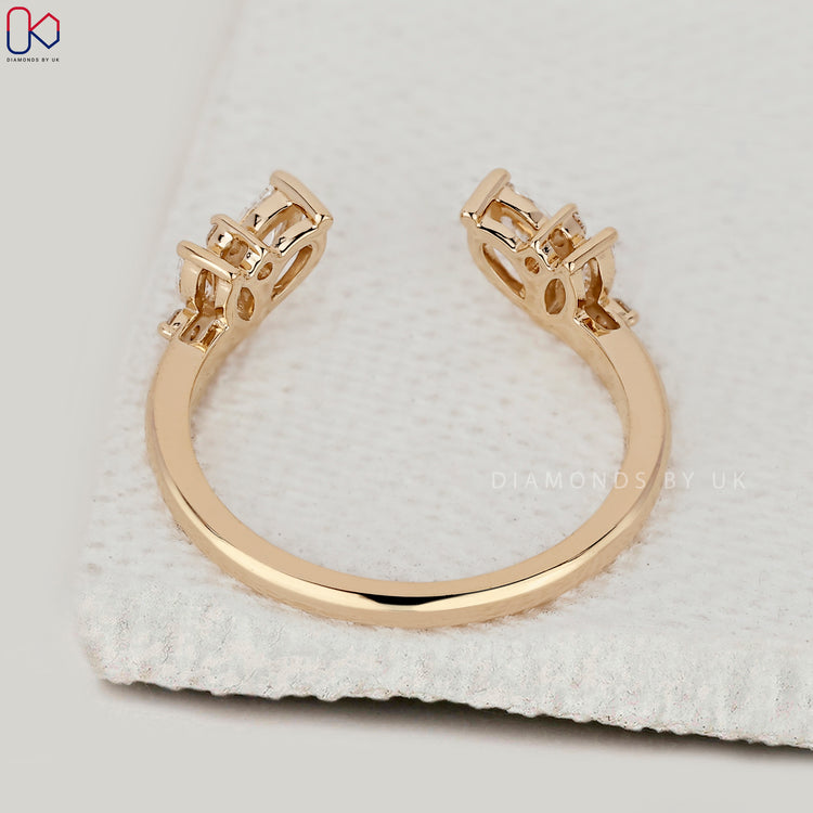 Diamondsbyuk wedding band in yellow gold.
