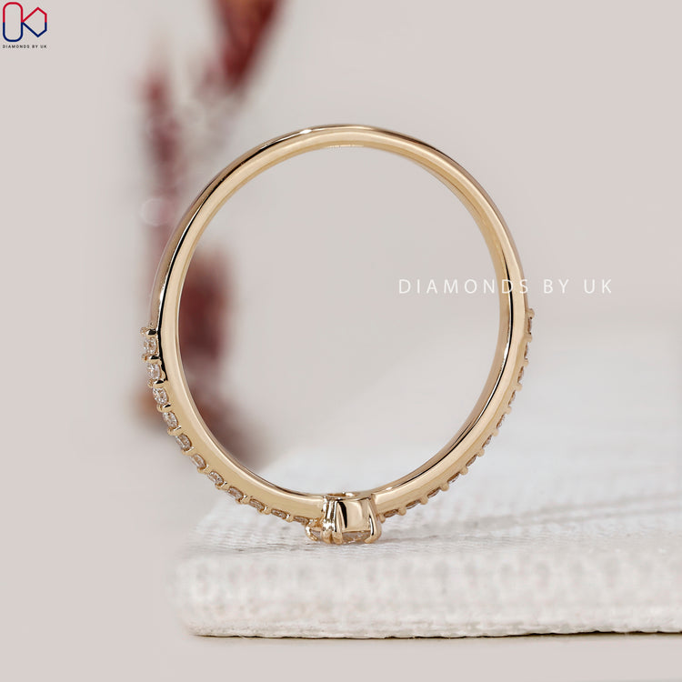 Simple engagement ring with round cut diamond in yellow gold.
