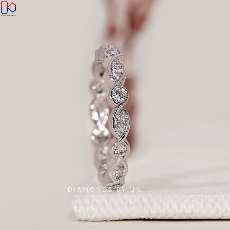 Lab Grown Diamond band with ethical brilliance.
