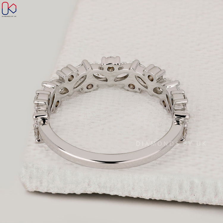 Diamondsbyuk wedding band in white gold.
