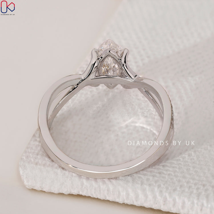 White gold diamond ring, timeless and classic.
