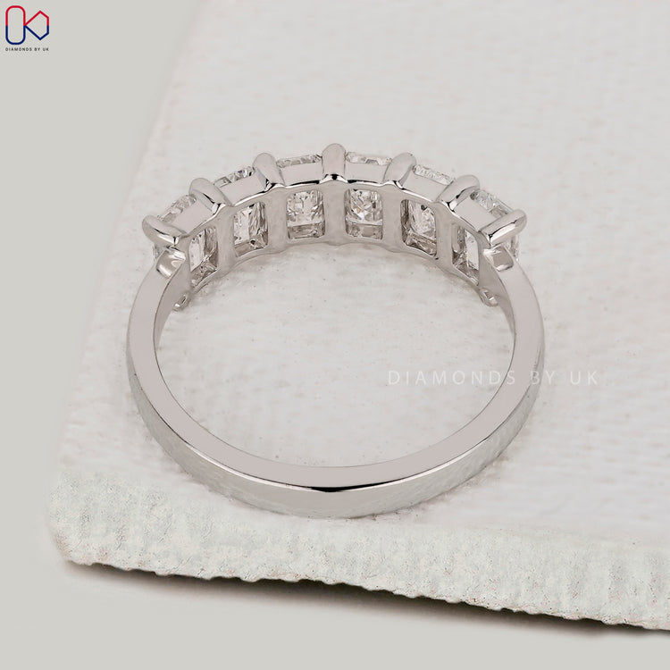 Diamondsbyuk band with emerald cut diamonds.
