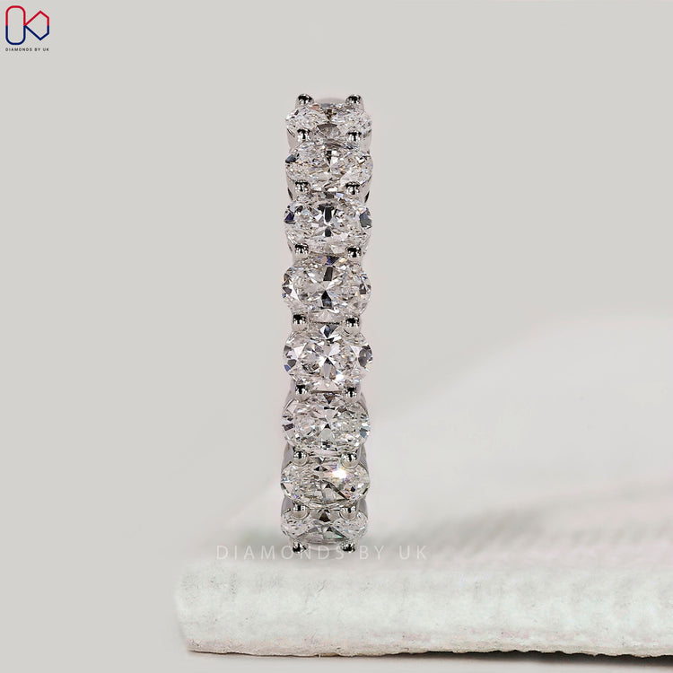 Buy wedding band in white gold.
