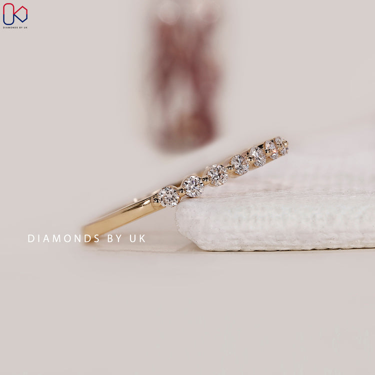 Shared prong wedding band in yellow gold.
