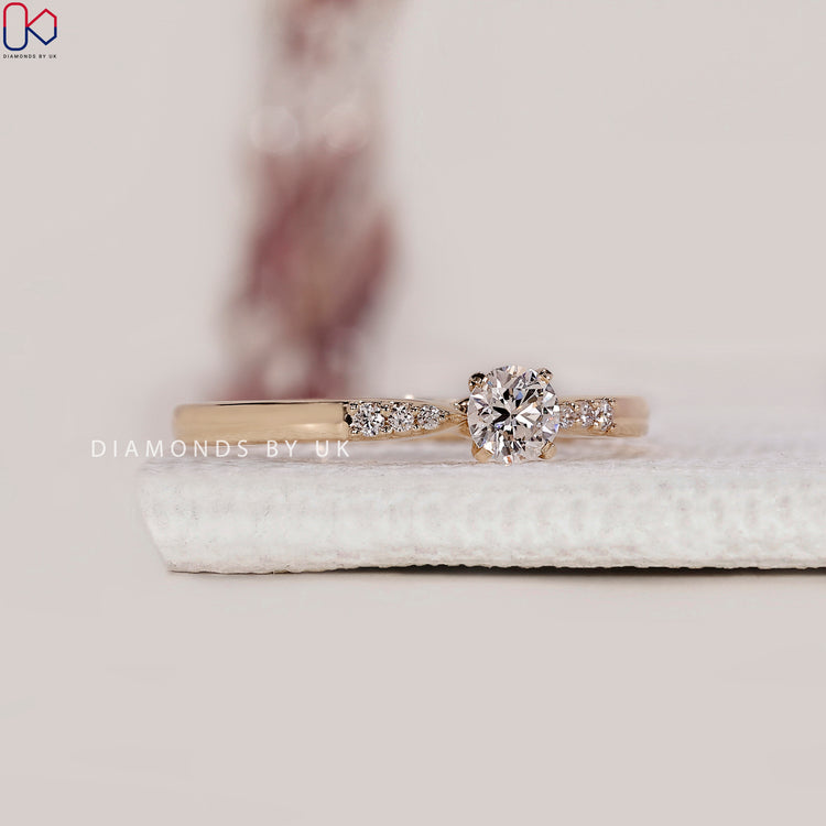 4 prong round diamond engagement ring
