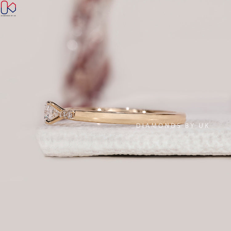 Tapered band ring with round center diamond
