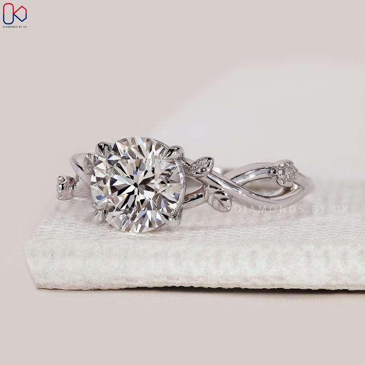 Art deco diamond engagement ring in white gold.
