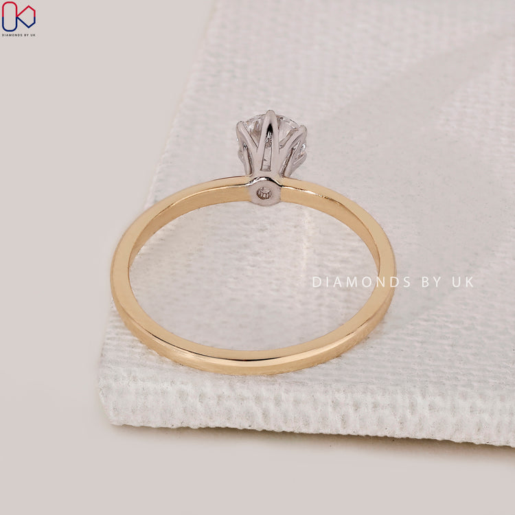 Diamondsbyuk solitaire tulip ring

