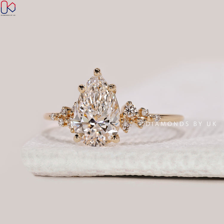 Snowdrift diamond ring in yellow gold.
