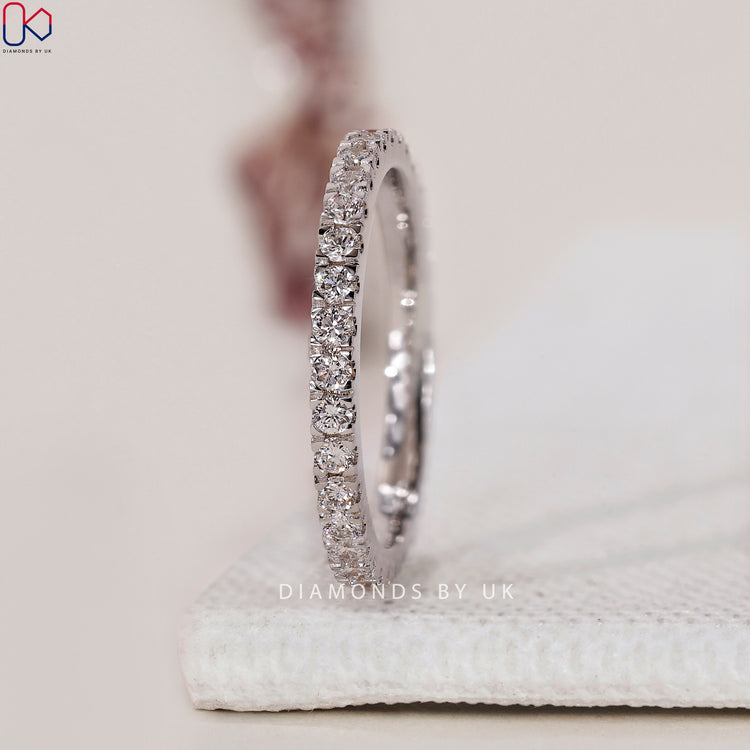 Diamondsbyuk wedding band, the perfect blend of sophistication and style.

