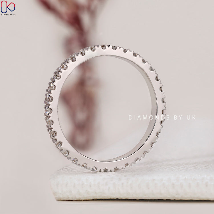 Buy wedding band online and find the perfect match for your engagement ring.
