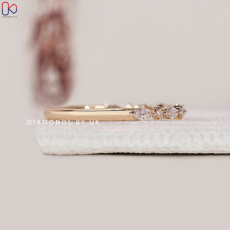 Shared prong diamond wedding band in yellow gold
