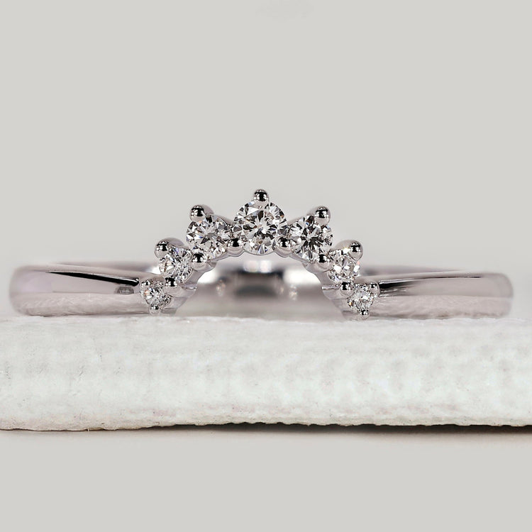 Round Diamond Tiara Wedding Band in Yellow Gold