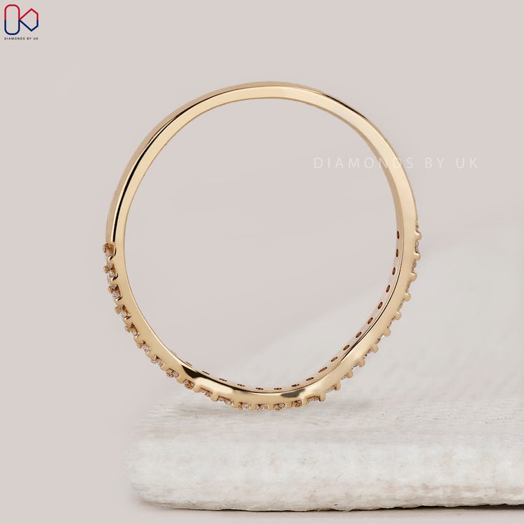Diamondsbyuk band in chevron style.
