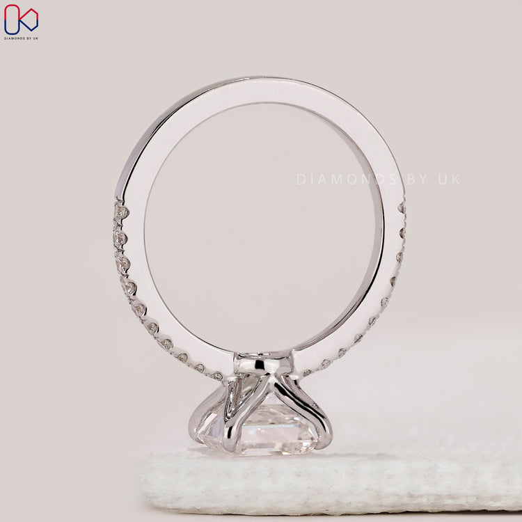 Elegant Asscher diamond ring by Diamondsbyuk.
