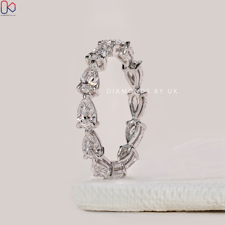 Side view of full eternity band in white gold.
