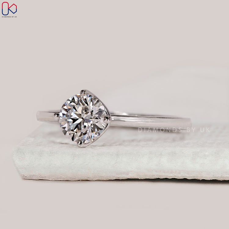 Round cut solitaire engagement ring in white gold.
