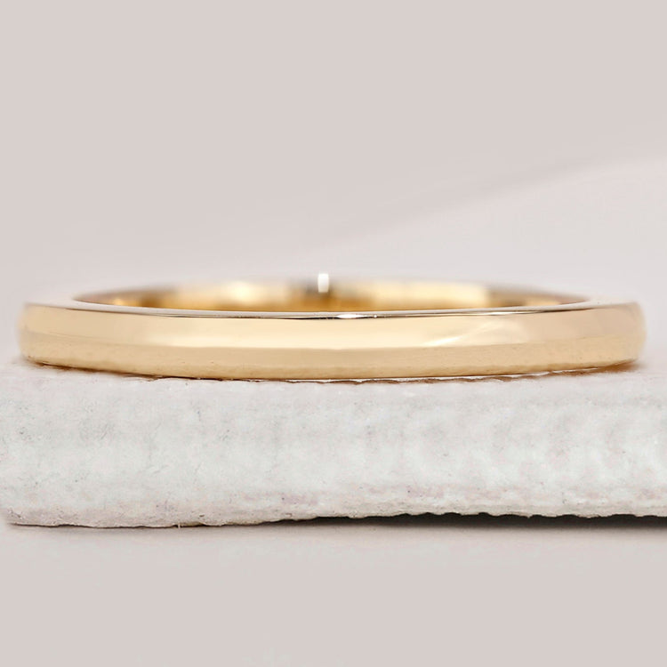 Plain Wedding Band In Yellow Gold