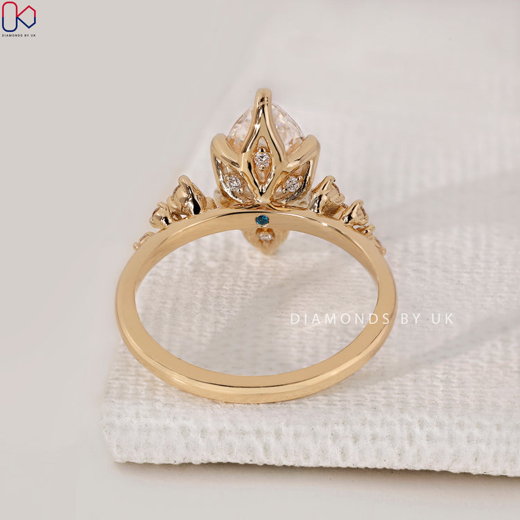 Handmade yellow gold cluster diamond ring.

