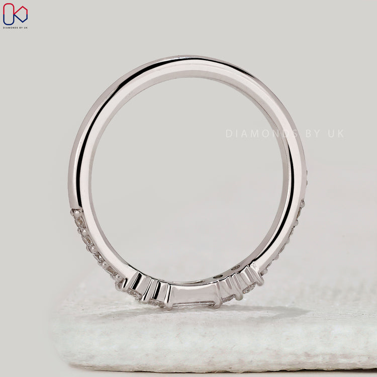 Diamondsbyuk wedding band in white gold.
