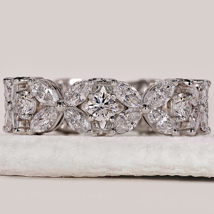 Marquise and round wedding band in white gold.
